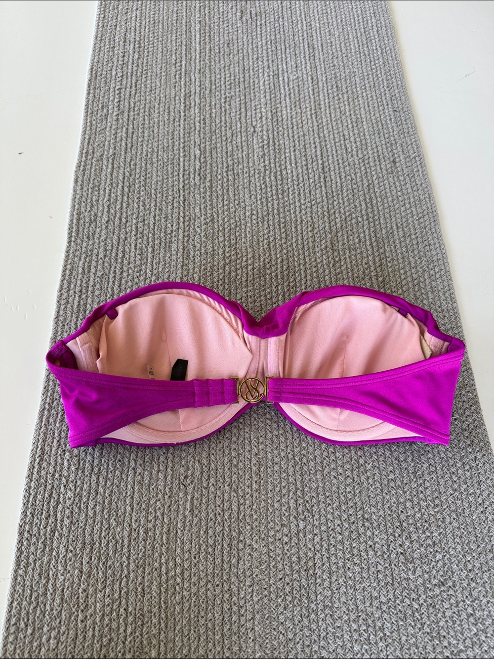 Victoria’s Secret Magenta Fuschia Pink Strapless Bandeau Bikini Top Sz 34D - Picture 4 of 9